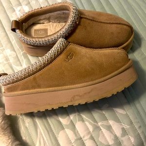 UGG Women's Tazz Platform Slippers light tan used but great